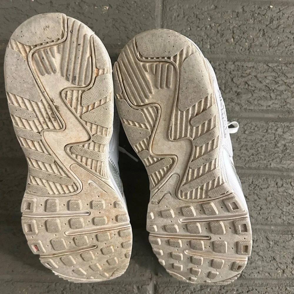 Nike AIR MAX EXCEE Women's White CD5432-121 Athletic Sneaker Shoes, size 9